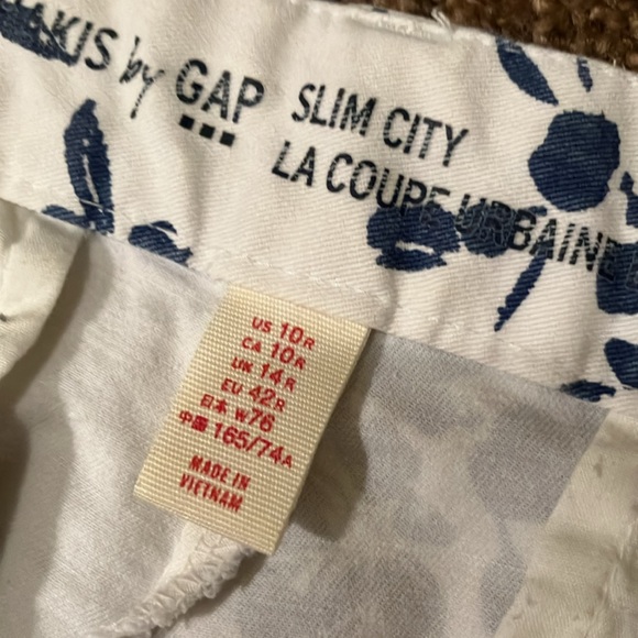 KHAKIS BY GAP. SIZE 10. WHITE WITH NAVY FLOWERS. 97% COTTON. EUC - Picture 3 of 5